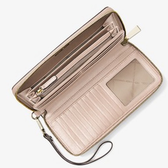 MICHAEL KORS Large Continental Wristlet Wallet in Oyster. 32S5GTVE9L - Picture 2 of 10